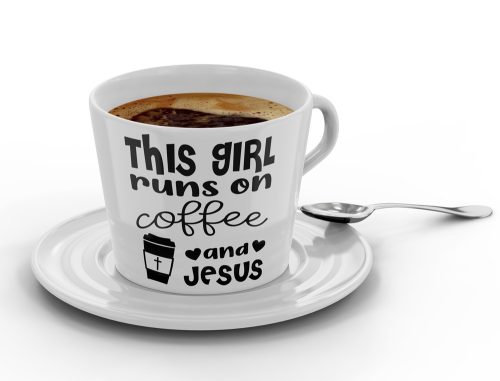 This girl runs on coffee and jesus - Kávéscsésze (Ajándék kistányérral)